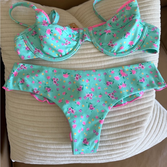 Kulani Kinis Other - Kulani kinis Mint Floral Ruffled Bikini Set